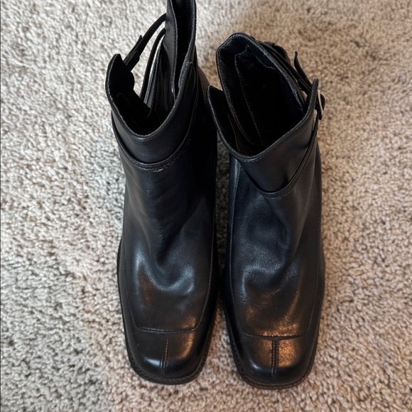 Enzo Angiolini Black Leather Heeled Bootie - Picture 3 of 7